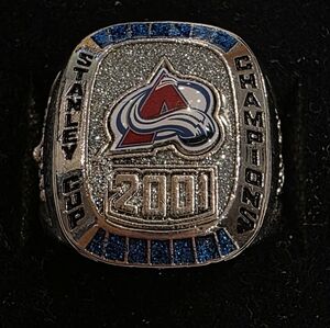 Colorado Avalanche 2001 Replica Stanley Cup Ring
